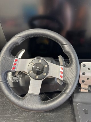 Volante Logitech G27 con pedales