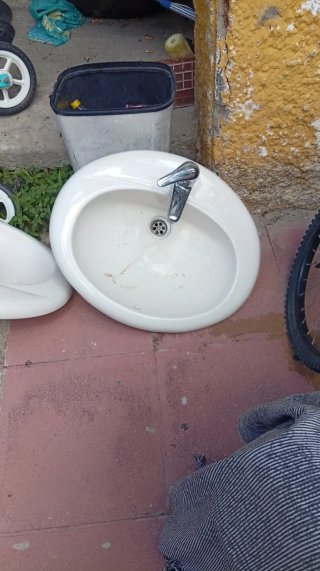 2 Lavabo de porcelana blanco Con grifos