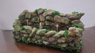 Fontana artigianale per presepe o villaggio in miniatura