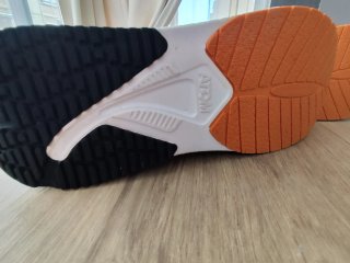 Zapatillas Atom Running Naranja y Negro