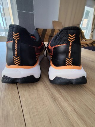 Zapatillas Atom Running Naranja y Negro