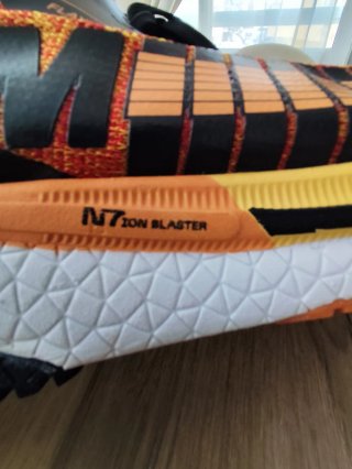 Zapatillas Atom Running Naranja y Negro