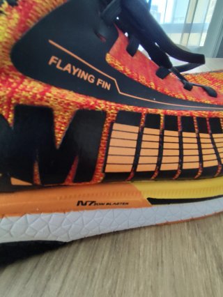 Zapatillas Atom Running Naranja y Negro