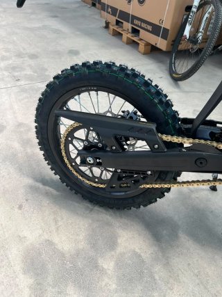 Talaria Komodo Enduro/Motocross Negra y Dorada
