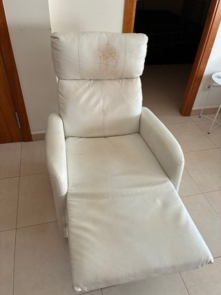 Sillón reclinable de piel blanco