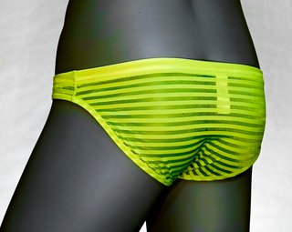 Slip verde fosforescente con transparencias