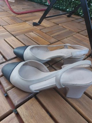 Zapatos slingback tacón beige y negro
