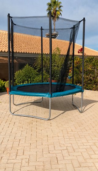 Cama elástica con red de seguridad
