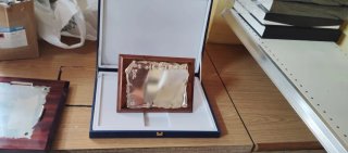 Placas de homenaje con caja