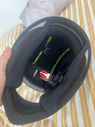 Casco de moto negro antigua grecia
