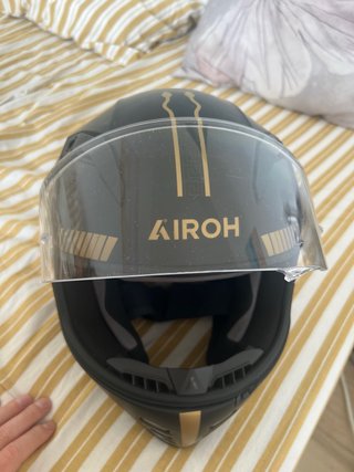 Casco de moto negro antigua grecia
