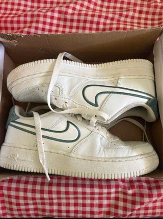 Nike Air Force 1 LV8 GS Blancas y turquesa