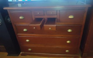 Cómoda de madera maciza