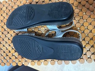 Sandalias BELLES plateadas cómodas
