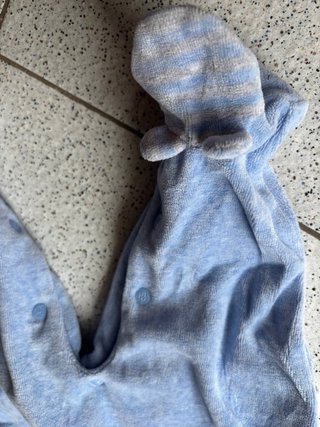 Tutina neonato azzurra con orsetto