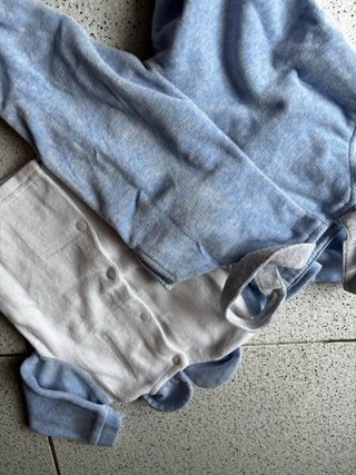 Tutina neonato azzurra con orsetto