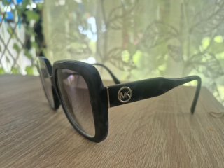 Gafas Michael Kors negras y grises