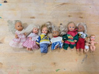 Lote de muñecas Chelsea y complementos.
