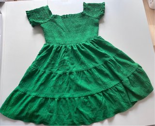 Vestido verde con corte bajo pecho