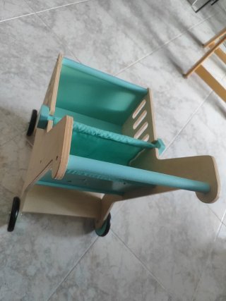 Carrito de madera para niños