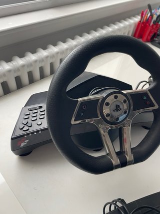 Volante PS4 con pedales y cambio