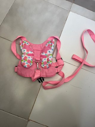 Arnés de seguridad infantil con diseño de alas