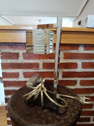 Lámpara de mesa moderna