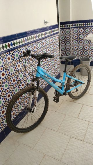 Bicicleta infantil azul rueda 24.