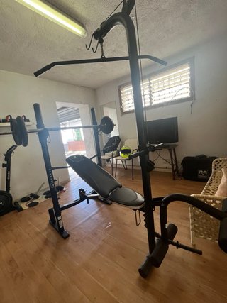 Banca multiusos para entrenar todo el cuerpo