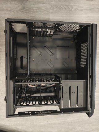 Caja PC/Servidor Negra con Puertos Frontales