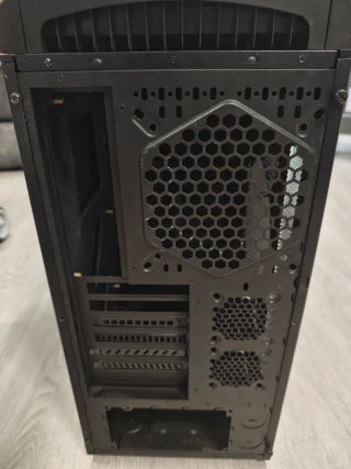 Caja PC/Servidor Negra con Puertos Frontales