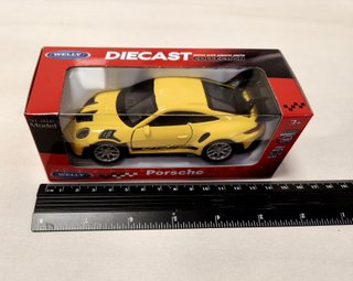 Welly Porsche GT3 RS Giallo Scala 1:24