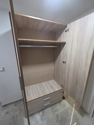 Nuovi armadi in legno, ampi armadi disponibili