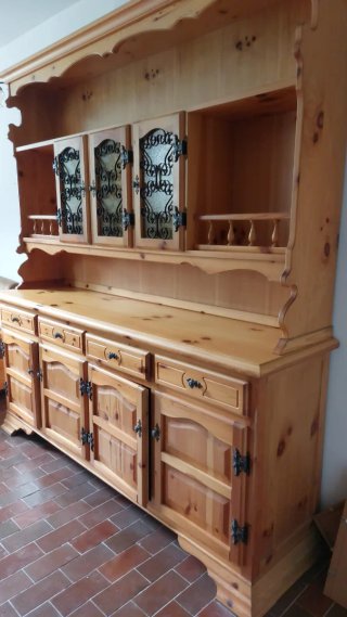 Credenza in pino massello con ante in vetro