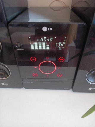 Cadena de radio LG negra