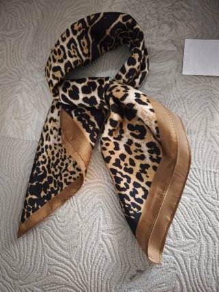 Pañuelo con estampado de leopardo