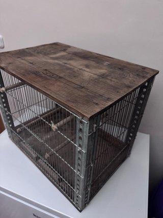 Jaula para pájaros de madera y metal