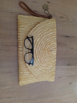Bolso de mano de rafia amarillo