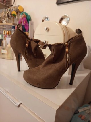 Botines marrones con cremallera
