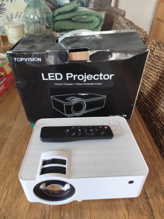 Proyector LED TOPVISION T6