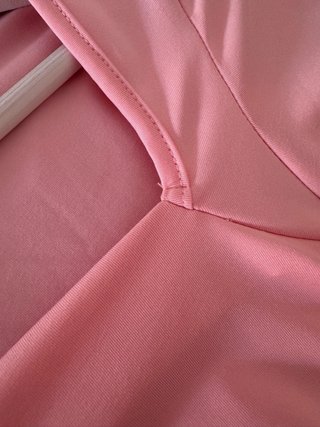 Vestido rosa manga corta ajustado
