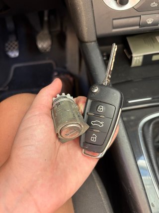 Pomo Audi A3 8P con 2 llaves
