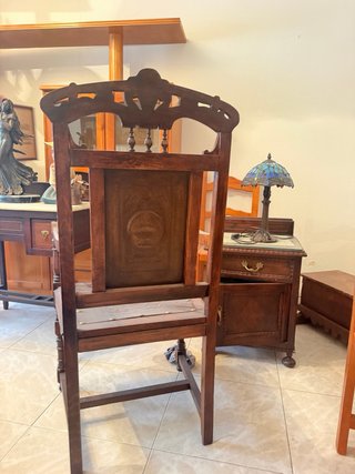 Butaca antigua de madera