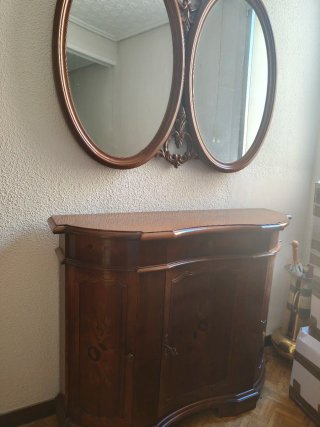 Mueble de entrada con espejo ovalado