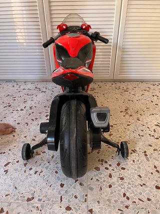 Moto niño Honda CBR roja y negra