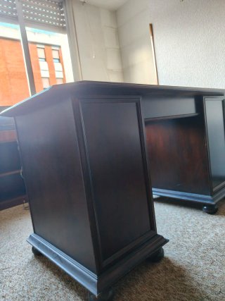Escritorio de madera estilo abogados