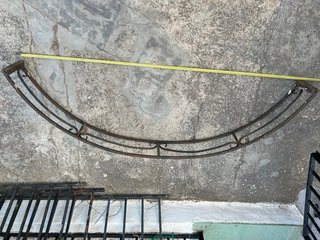 Rejas metálicas, arco y puerta