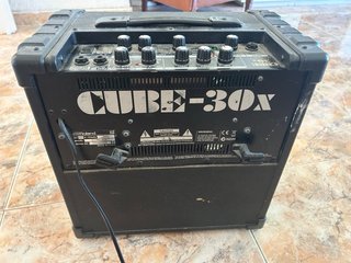 Amplificador Roland Cube 30X