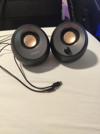 Altavoces Creative Negros y Dorados