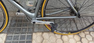 Bicicleta de carretera Giant Negra y Amarilla